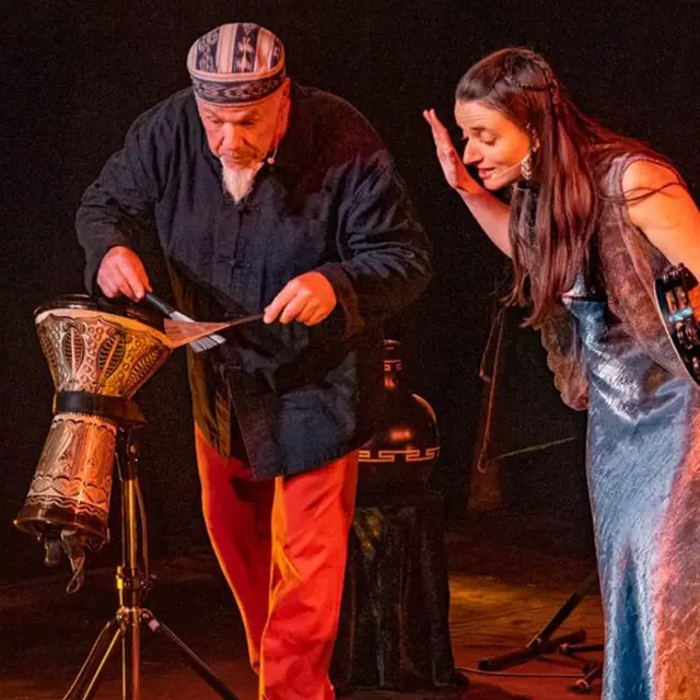 Noémie Sanson, conteuse et Jean-Claude, percussionniste Roche