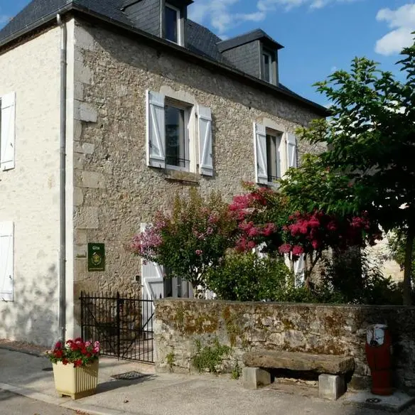 Nardo Chez Yvette-Saint Sozy-Extérieur côté place