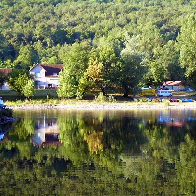 La base de Mézels vue de l'autre rive