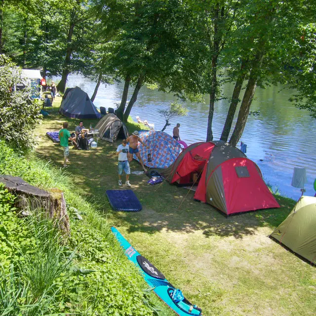 Camping en bord de Dordogne - Camping le Vaurette - Argentat - Vallée de la Dordogne