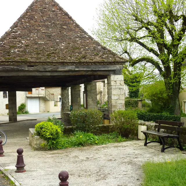 Creysse - La Halle au coeur du village © Lot Tourisme - C. Sanchez