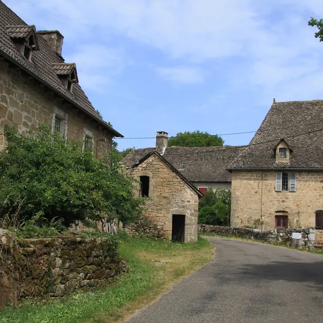 Lac de vergnes.Comiac.lCandes.vue du hameau©M.Légeron