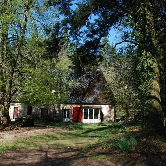 MaisonDesServiteurs-StJulienAuxBois-exterieur