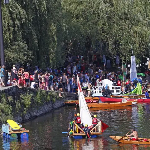 Tous sur le Pont-radeaux