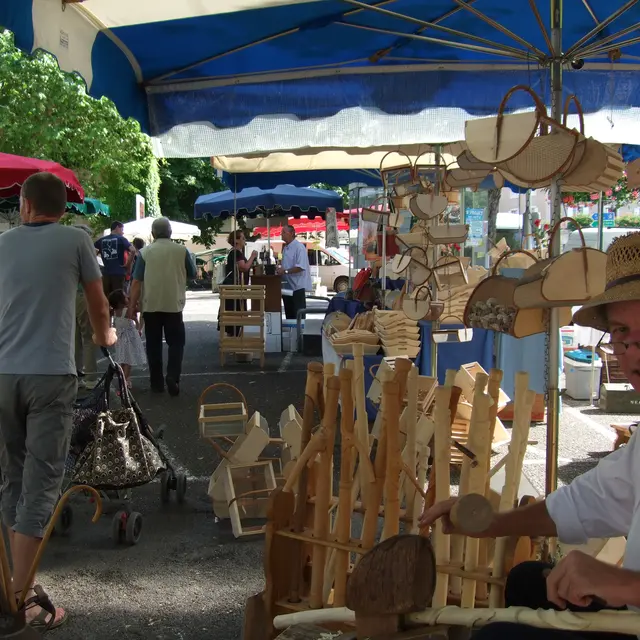 Un artisan sur le marché de Gramat