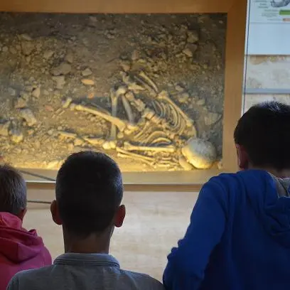 Visite-guidee-enfants-Neandertal--Musee-de-l-Homme-de-Neandertal--La-Chapelle-aux-Saints-Musee-de-l-Homme-de-Neandertal