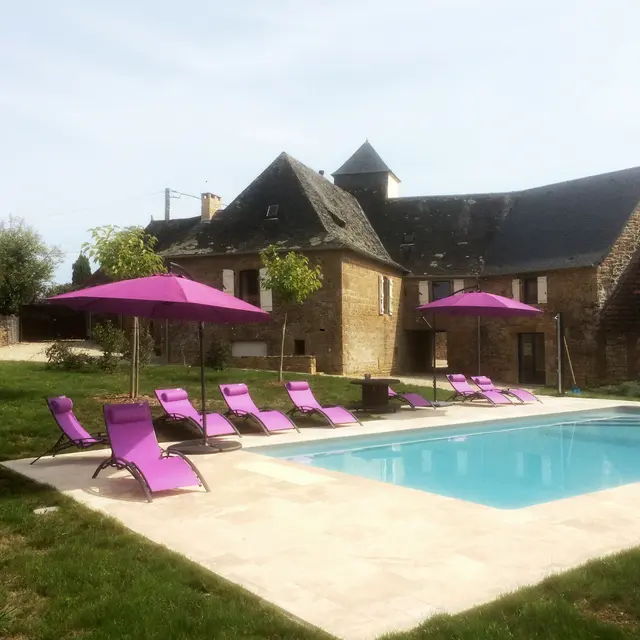 Meublé Domaine de Montagnac-Cavagnac-maison coté piscine