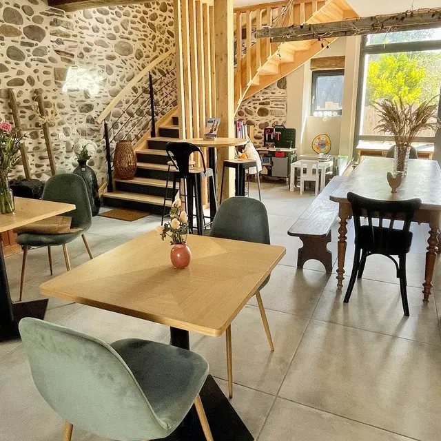 Etape-en-Baretous-Salle-restauration1-ARAMITS