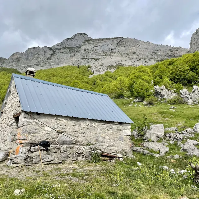 N° 48 CABANE DE BOUÉ