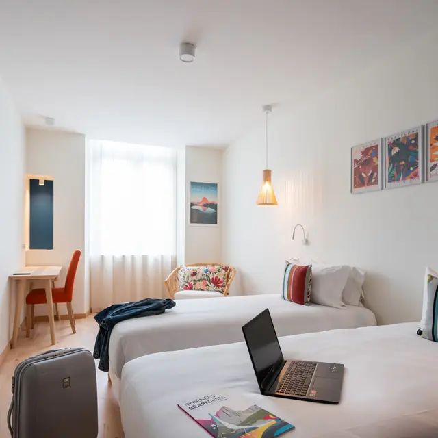LeBristol - Chambre blanche - OLORON SAINTE-MARIE