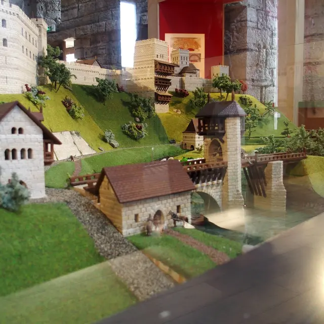 Sauveterre, la Tour Monréal