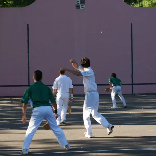 Partie de pelote basque au fronton d'Arette