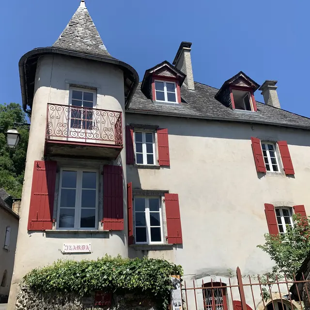 façade Tour