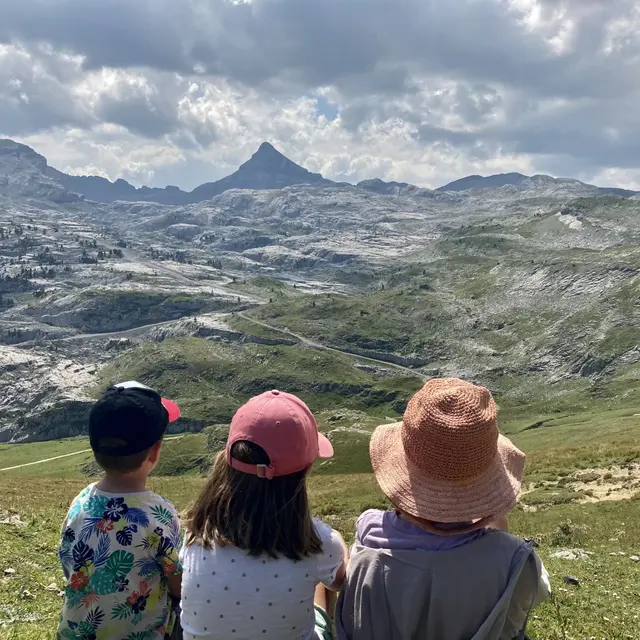 Parcours Tèrra Aventura avec vue sur le Pic d'Anie