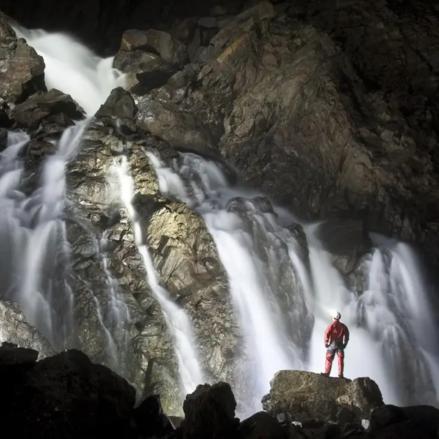 grotte-de-la-verna-cascade