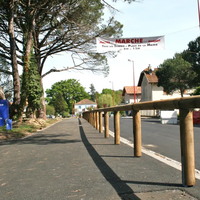 © CLN-SAINT JULIEN EN BORN-Piste Cyclable
