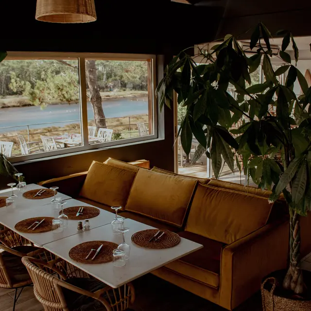 1_Lou Restaurant