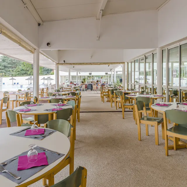 Argeles-Restaurant_terrasse-2 © Y. Chevojon-Cession