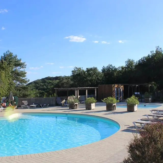 Piscine chauffée et Jacuzzi