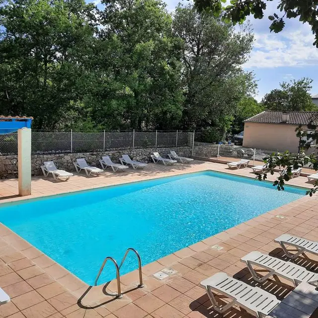 Piscine gites frigoulet Balazuc