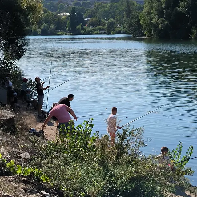 initiation à la pêche en famille au Pecq