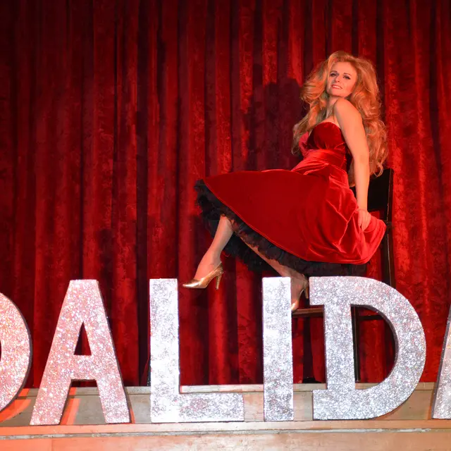 Sandy Sims chante Dalida