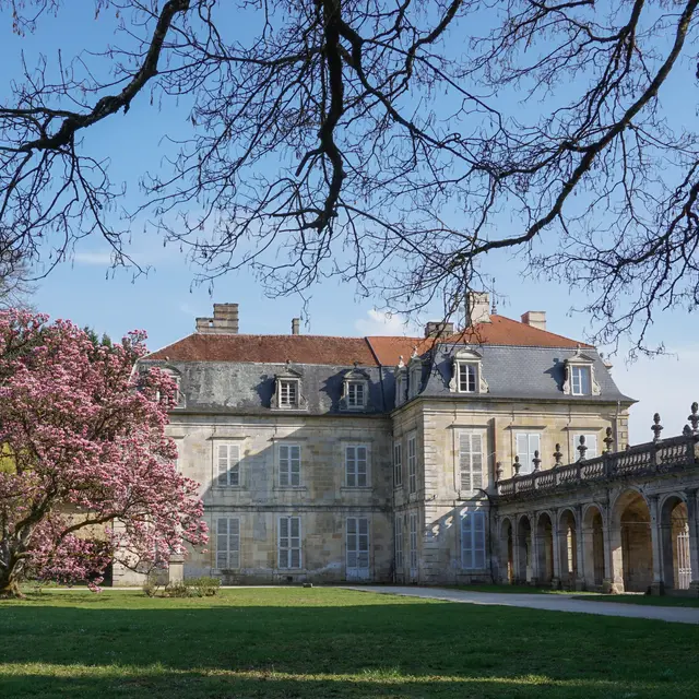 Abbaye de Trois Fontaines Place du Château