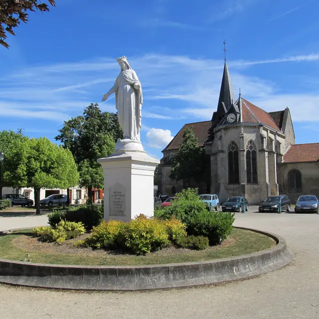 Eglise Saint-Martin et Place de la République