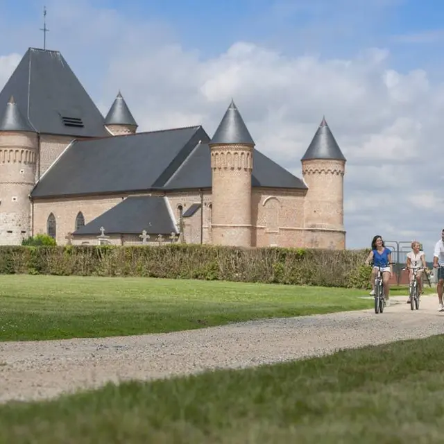 Eglise fortifiée < Flavigny-le-grand-et-Beaurain < Aisne < Picardie