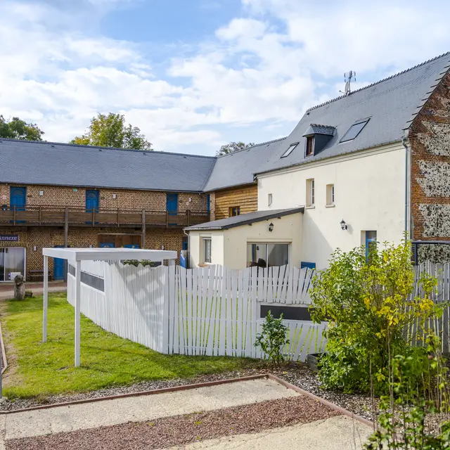 Les Lavandières - Maison d'hôtes 12 p - vue cour centrale