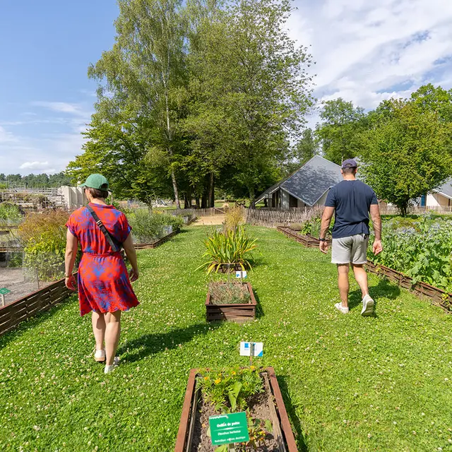 Jardin de Vauclair_couple < Bouconville-Vauclair < Aisne < Picardie