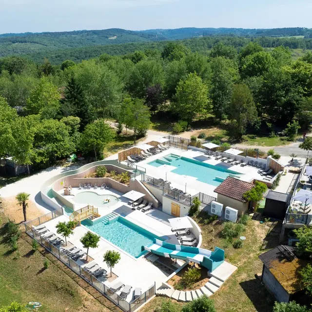 Camping Les Charmes - Vu espace aquatique