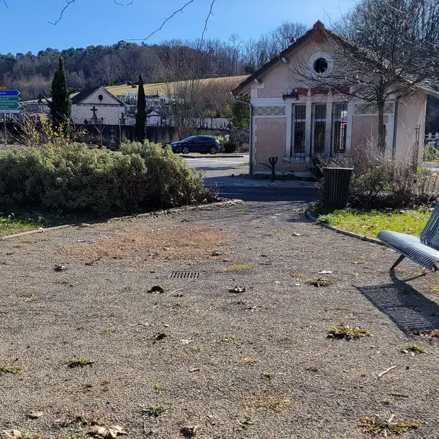 Aire de pique-nique - aire du tacot - Château L'Evêque