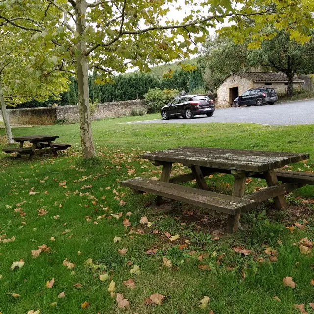 Bayac parking haut du village