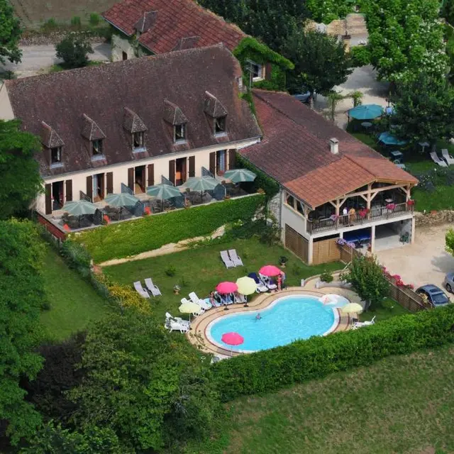 Hôtel Aux Cyprès 1