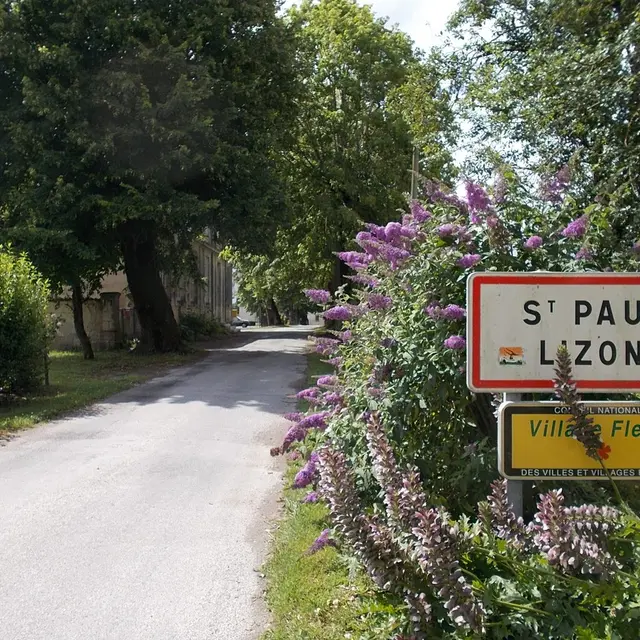 Périgord Inattendu - Village Fleuri Saint-Paul Lizonne