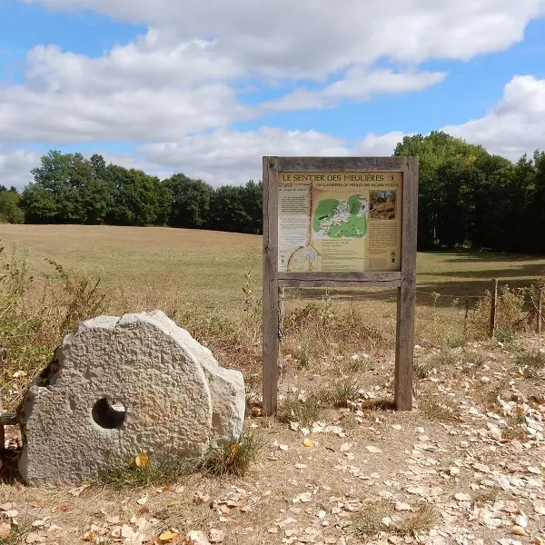 Sentier des meulières Saint-Crépin-de-Richemont_1