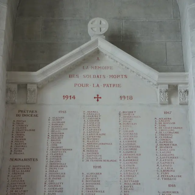 Périgueux_monument_aux_morts_cathédrale©office_de_tourisme_grand_perigueux (4)