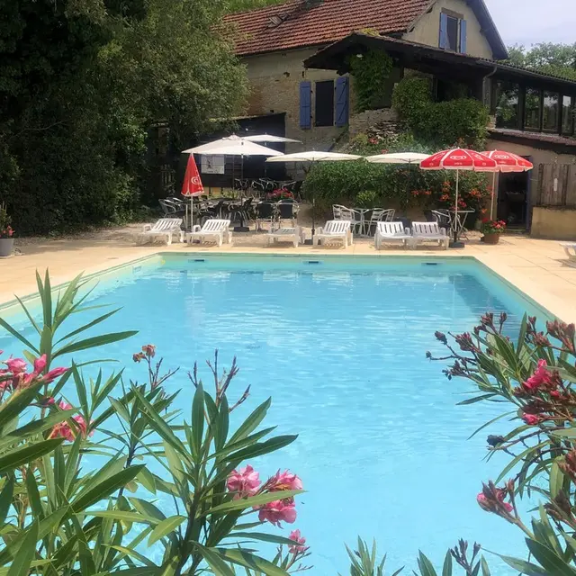 Piscine camping naturiste Le Marcassin