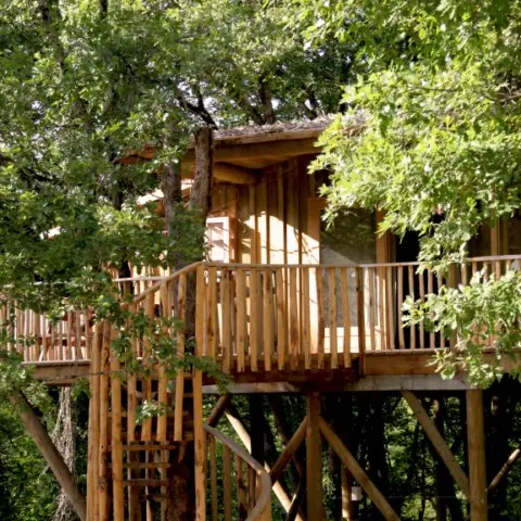 cabane-perchee-lou-arbrilhon