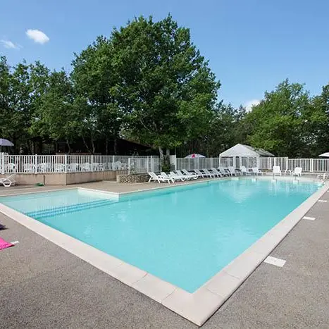 camping-diamant-noir-piscine