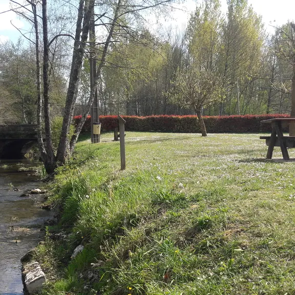 aire-de-pique-nique-saint-germain-du-salembre