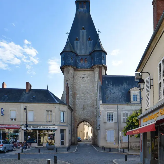 Beffroi de Dun-sur-Auron ©RJC