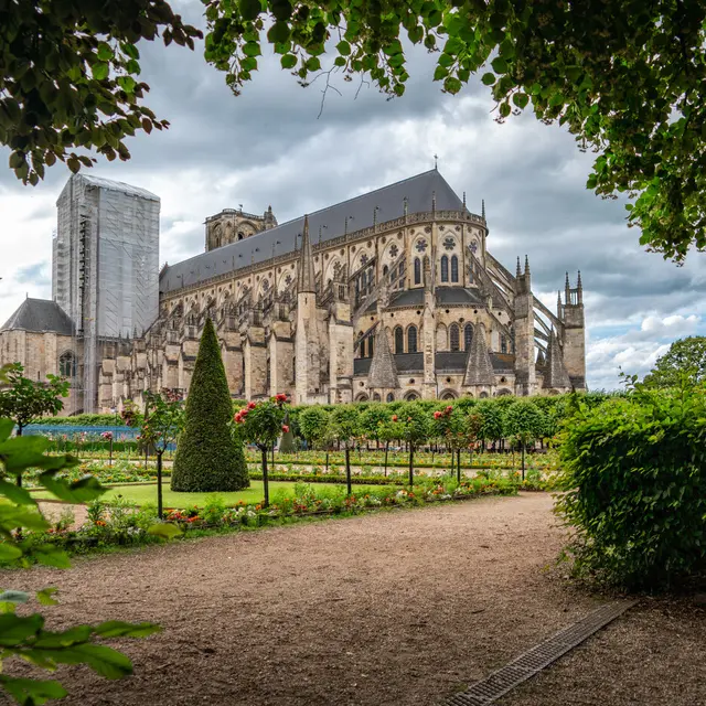 Cathedrale_Bourges_printemps_2024-Ad2T_du_Cher-11311-1400px