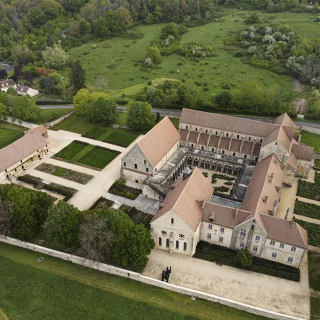 Vue aérienne de l'abbaye de Noirlac
