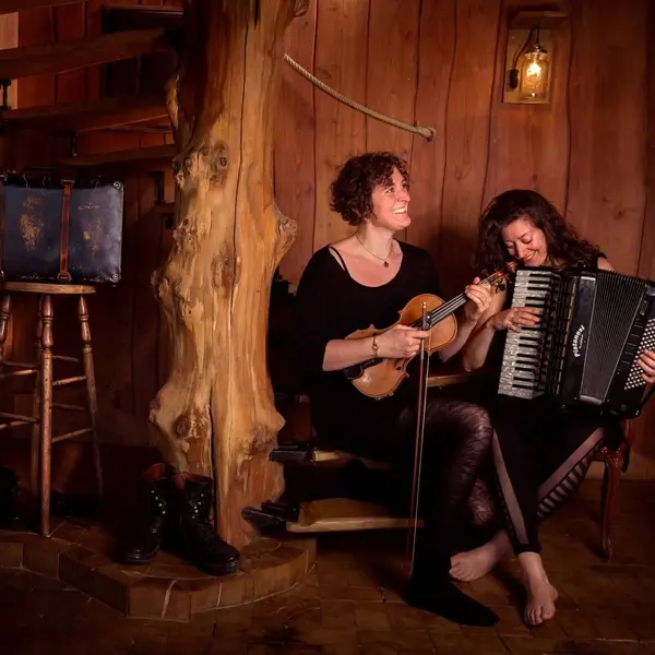 concert_la-valise_Marie-Zinnen_Fanny-Vadjaraganian_Guillac_cafe-de-la-forge