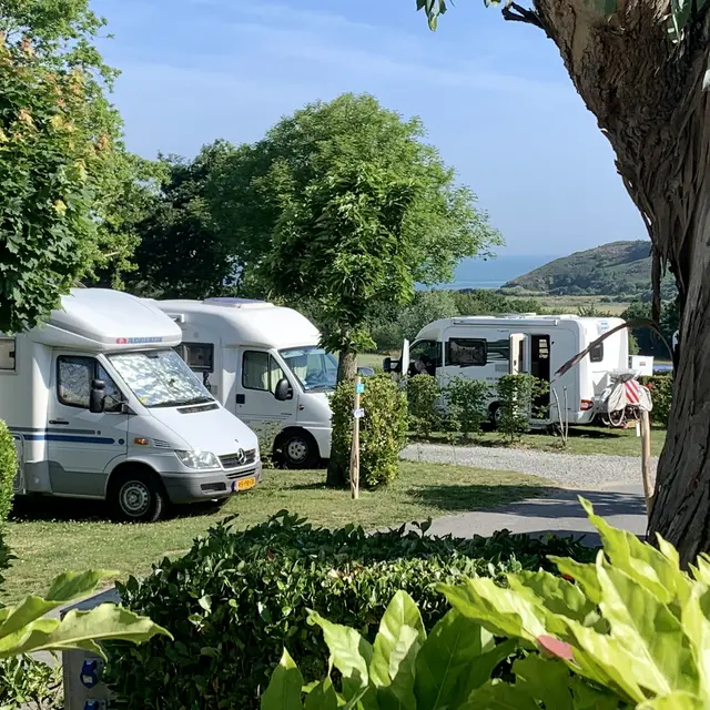 ©CampingDuguesclin - Emplacements de camping