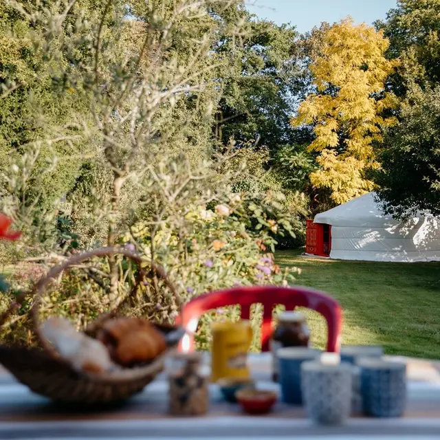 Petit déjeuner au jardin