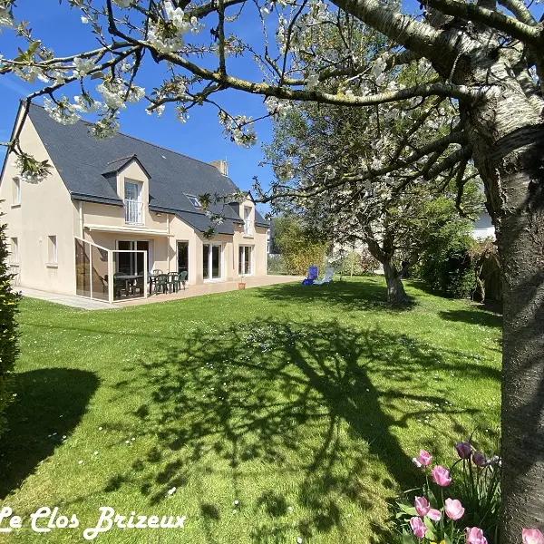 1-Dinard-gîte10 personnes-Le Clos Brizeux-Le jardin, la maison
