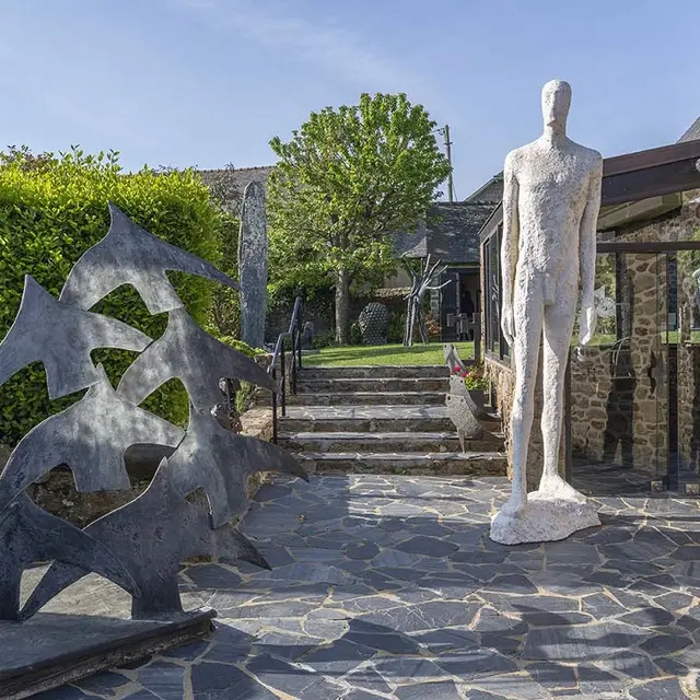 2.entreeescaliermuseemanoliLARICHARDAIS ©Hervé Ronné